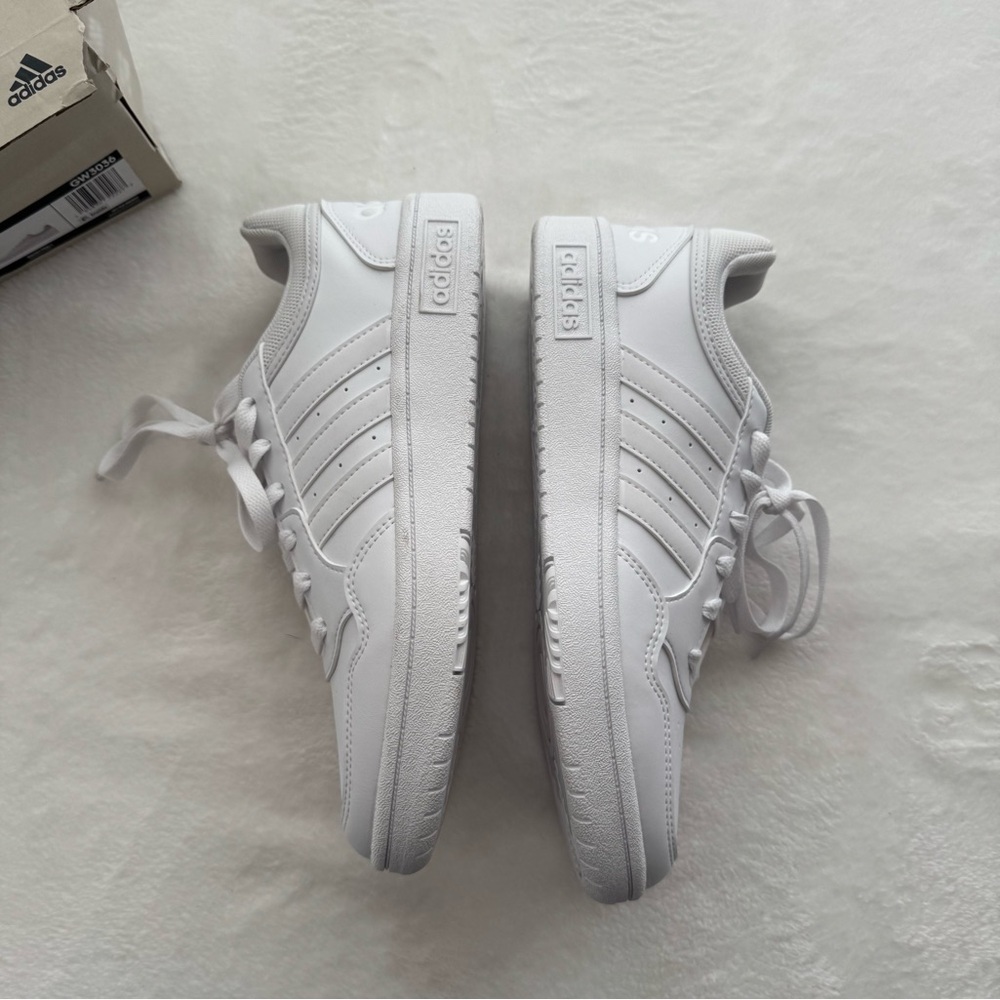 Adidas Hoops 3.0 White Sneakers in Size 7 New In Box - Picture 2 of 7